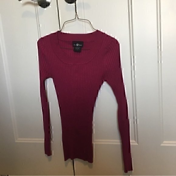Woman’s size small wine colored fitted ribbed long sleeved shirt - Picture 1 of 8